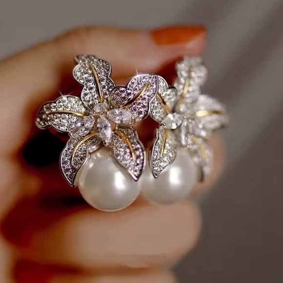 Luxury Pearl Flower Earrings – Crystal Bloom Studs, Elegant Bridal Statement - Picture 3 of 12